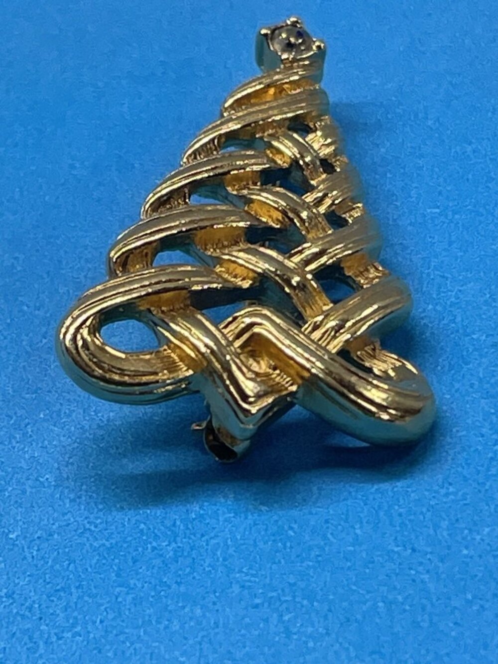 Vintage Avon Gold Tone Woven Christmas Tree with Rhinestone Topper Pin Brooch - Picture 4 of 10